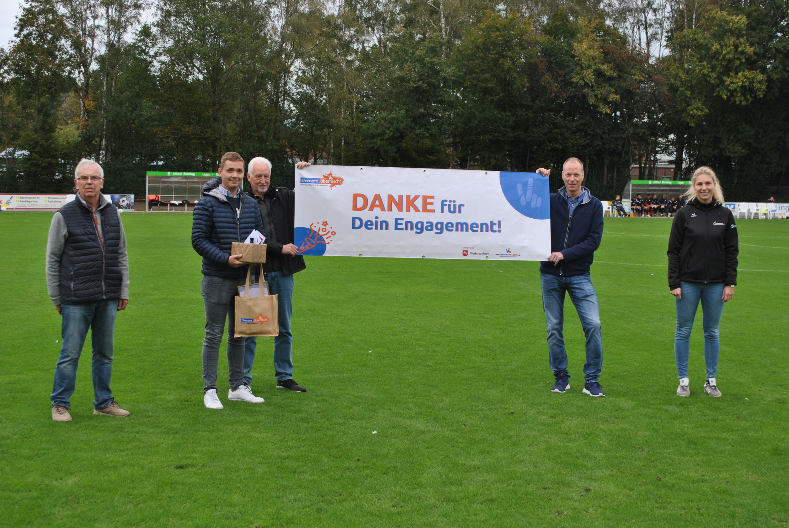 ÜBERRASCHUNG VOR DEM DERBY